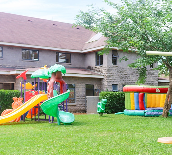 KIDS PLAY AREA (TRAMPOLINE, BOUNCING CASTLE, SLIDES, JUNGLE GYM)